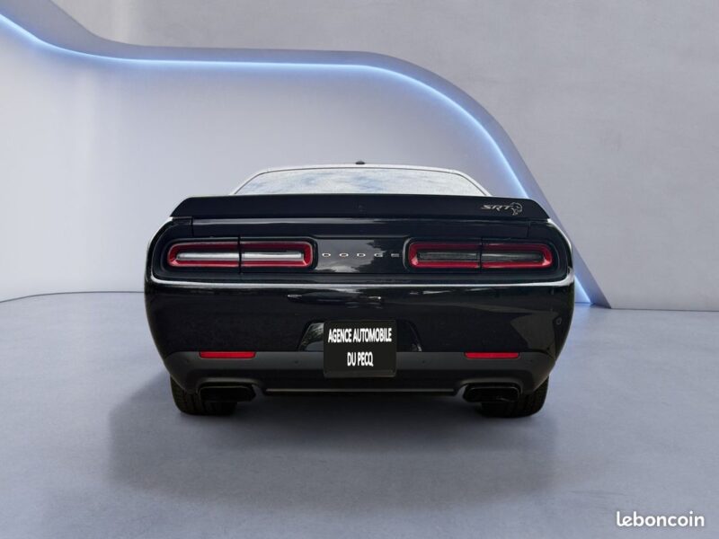 Dodge Challenger V8 6.2 SRT