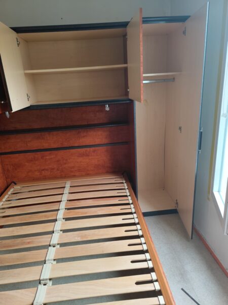 Lit 2 places avec armoire intégrée